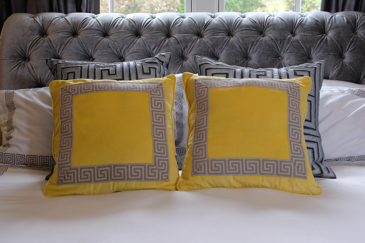 bedroom-accent-pillows-yellow-silver-black
