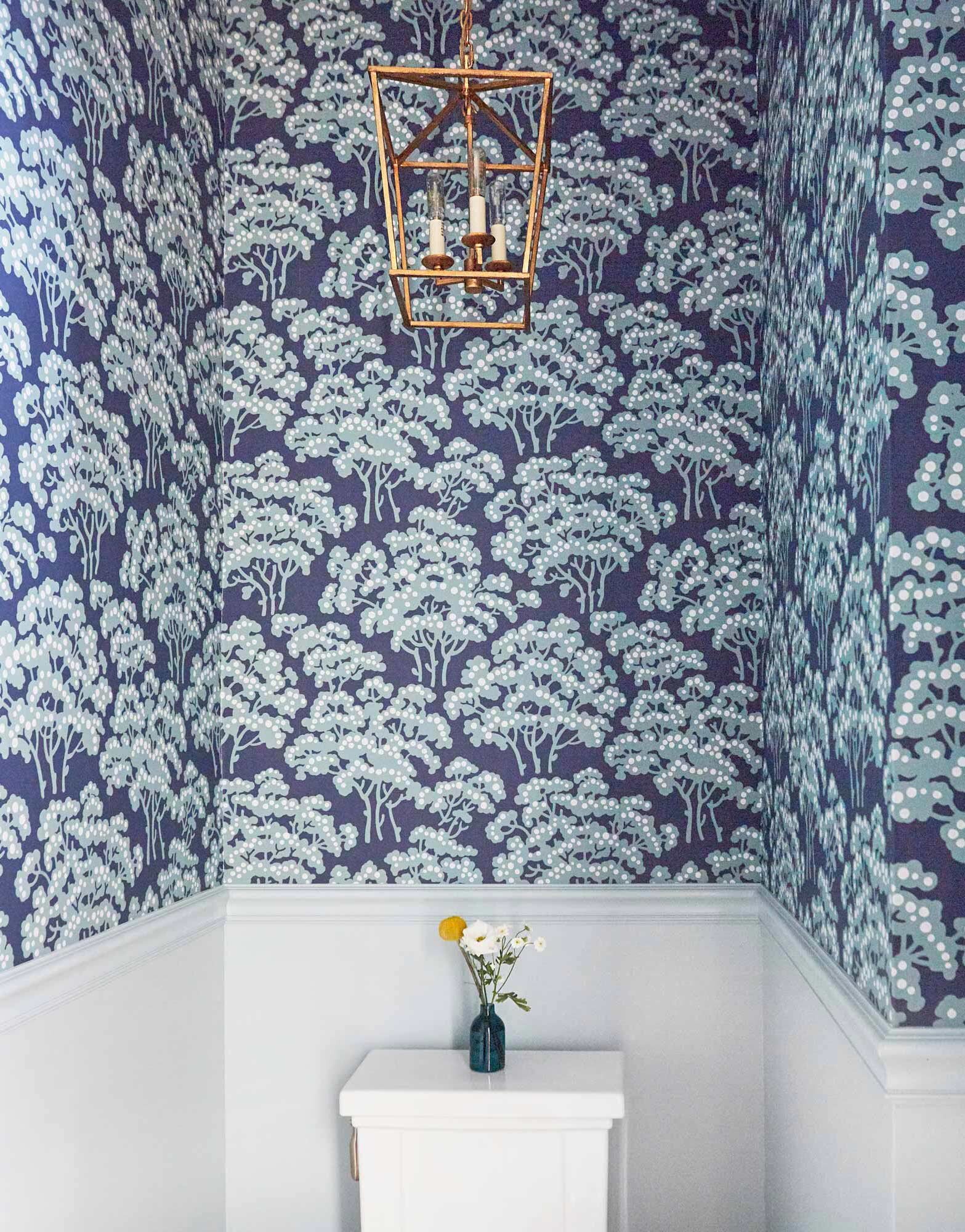blue-wallpaper-in-2021-bathroom.jpg