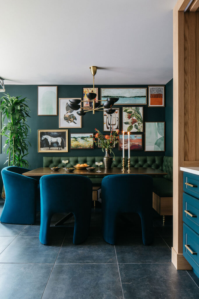 Moody Lounge