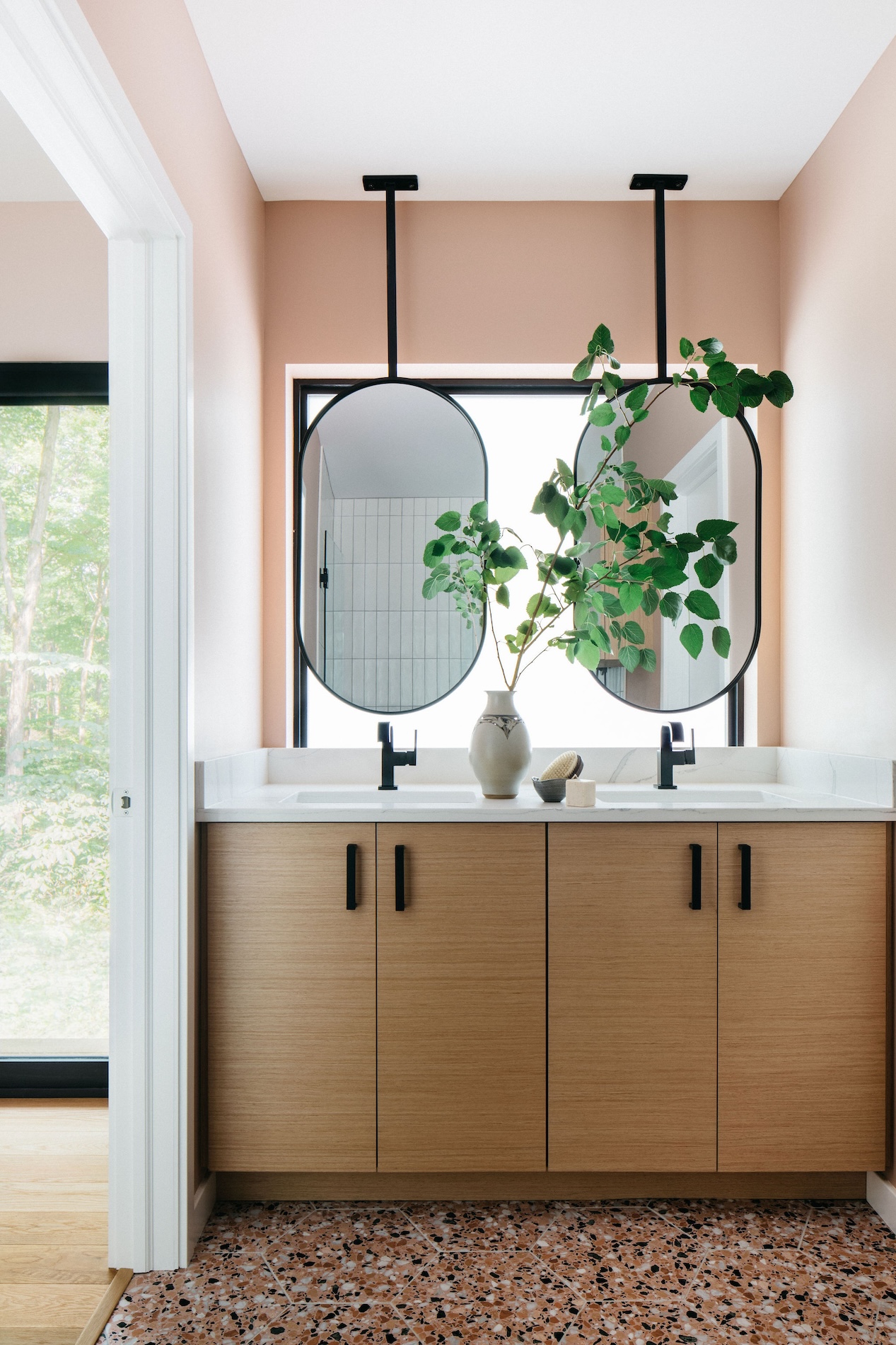 bathroom-design-with-natural-light