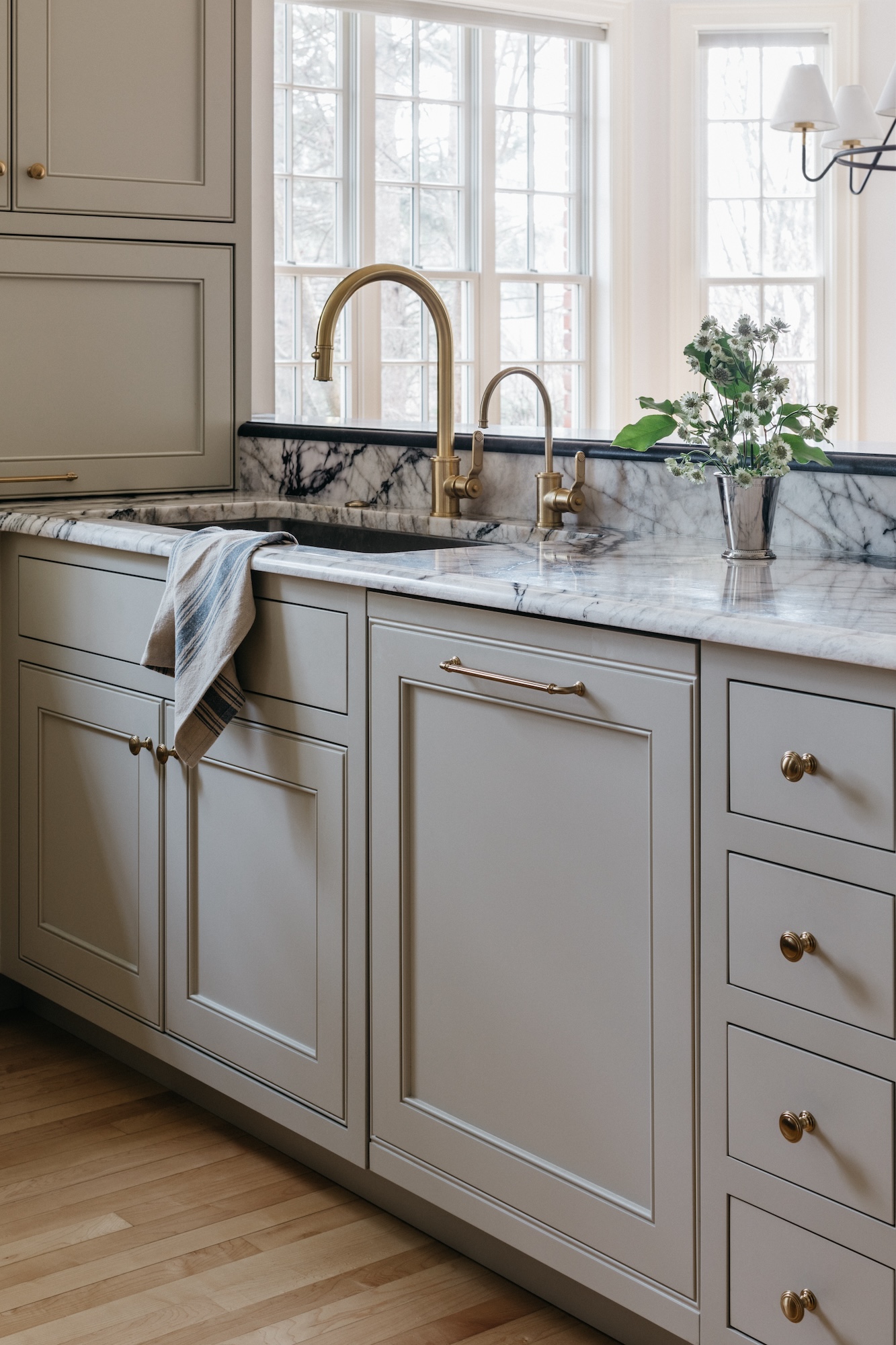 kitchen-sink-and-cabinetry-glen-ellyn-il