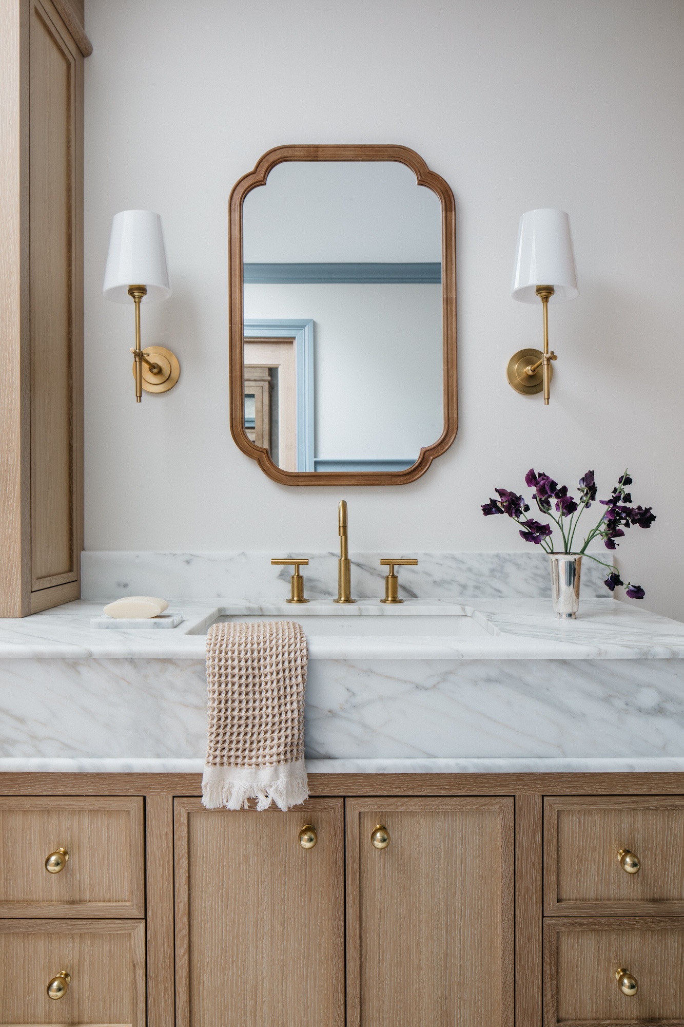 bathroom-vanity-detail-glen-ellyn-il