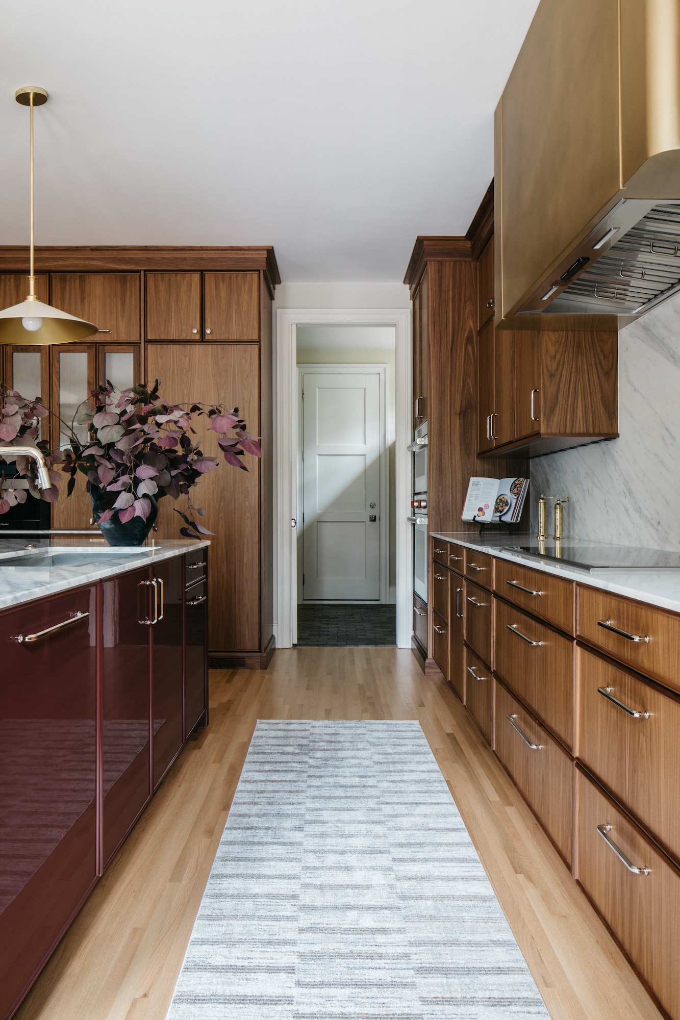 kitchen-runner-rug-cabinetry-interior-design