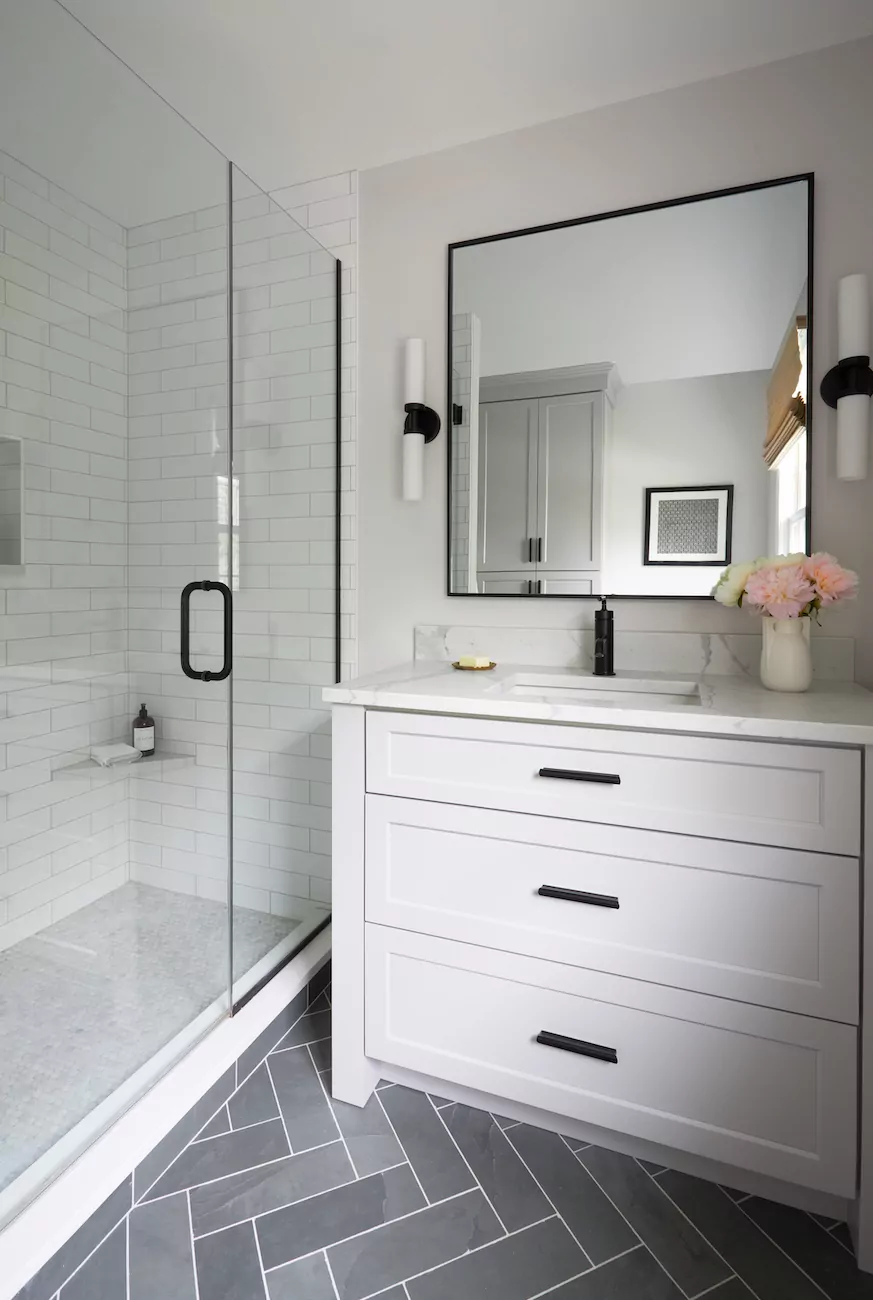 bathroom-design-gray-herringbone-tile-floor