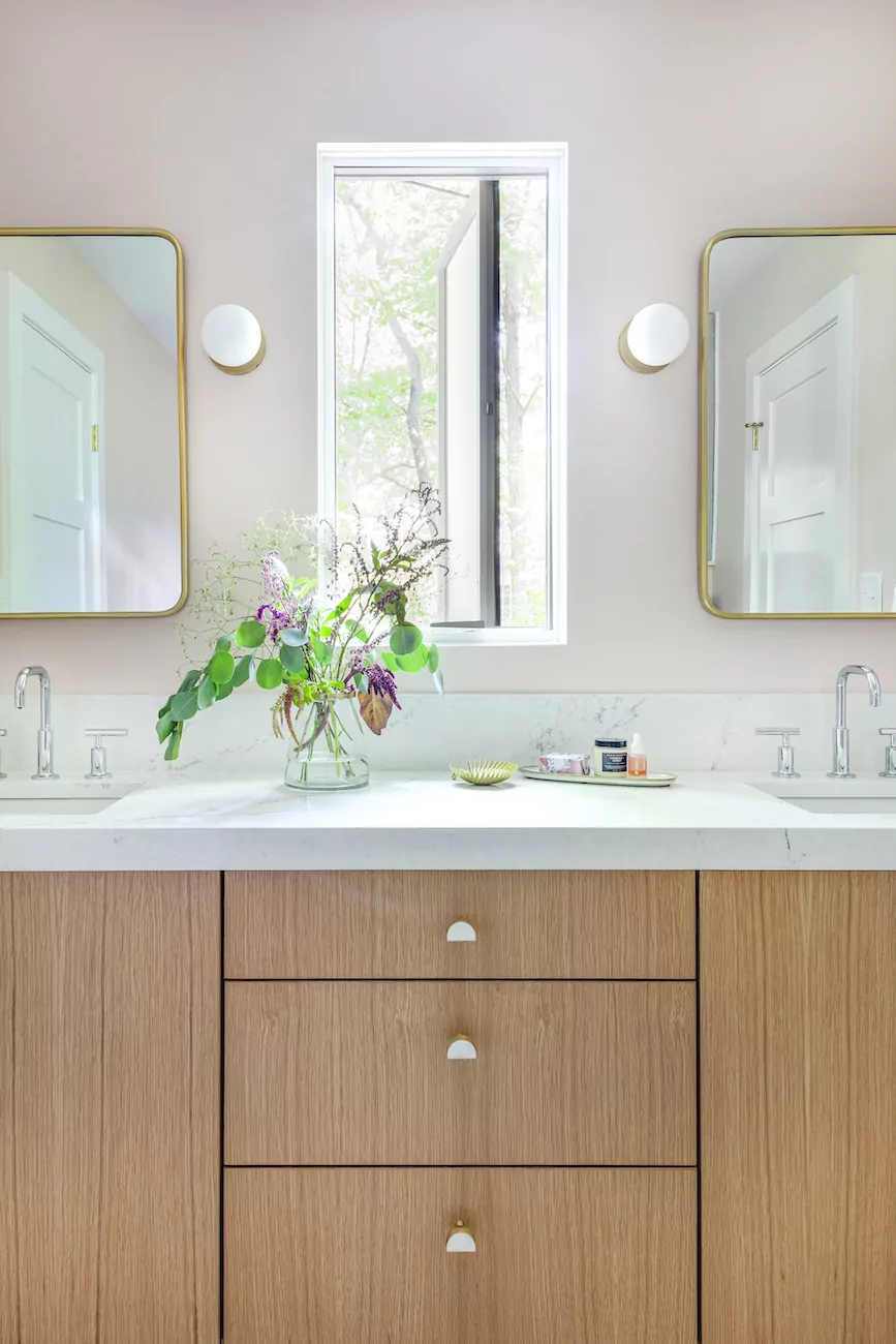 light-wood-vanity-primary-bathroom-design