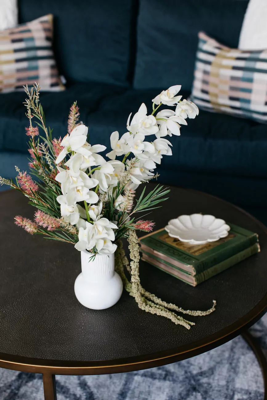 living-room-coffee-table-flower-vase-decor-accessories