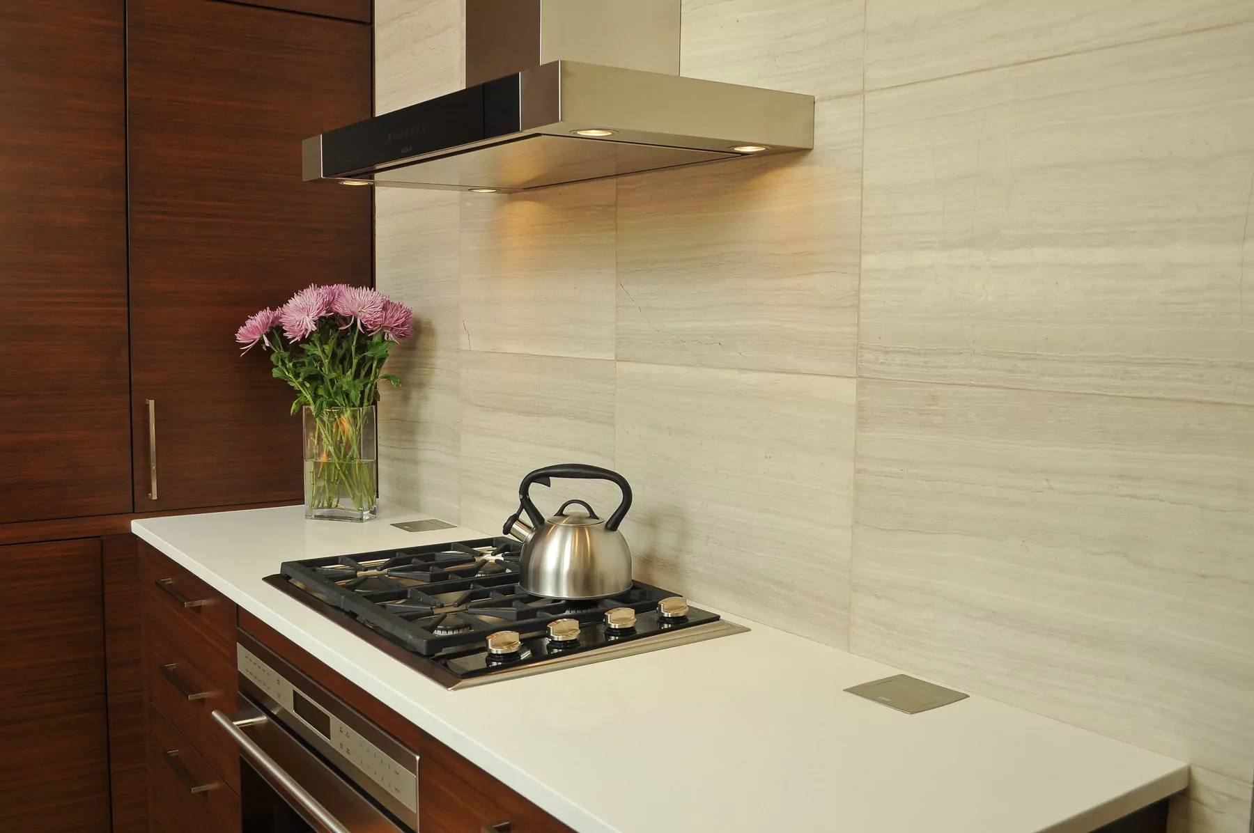 modern-kitchen-limestone-tile.jpg