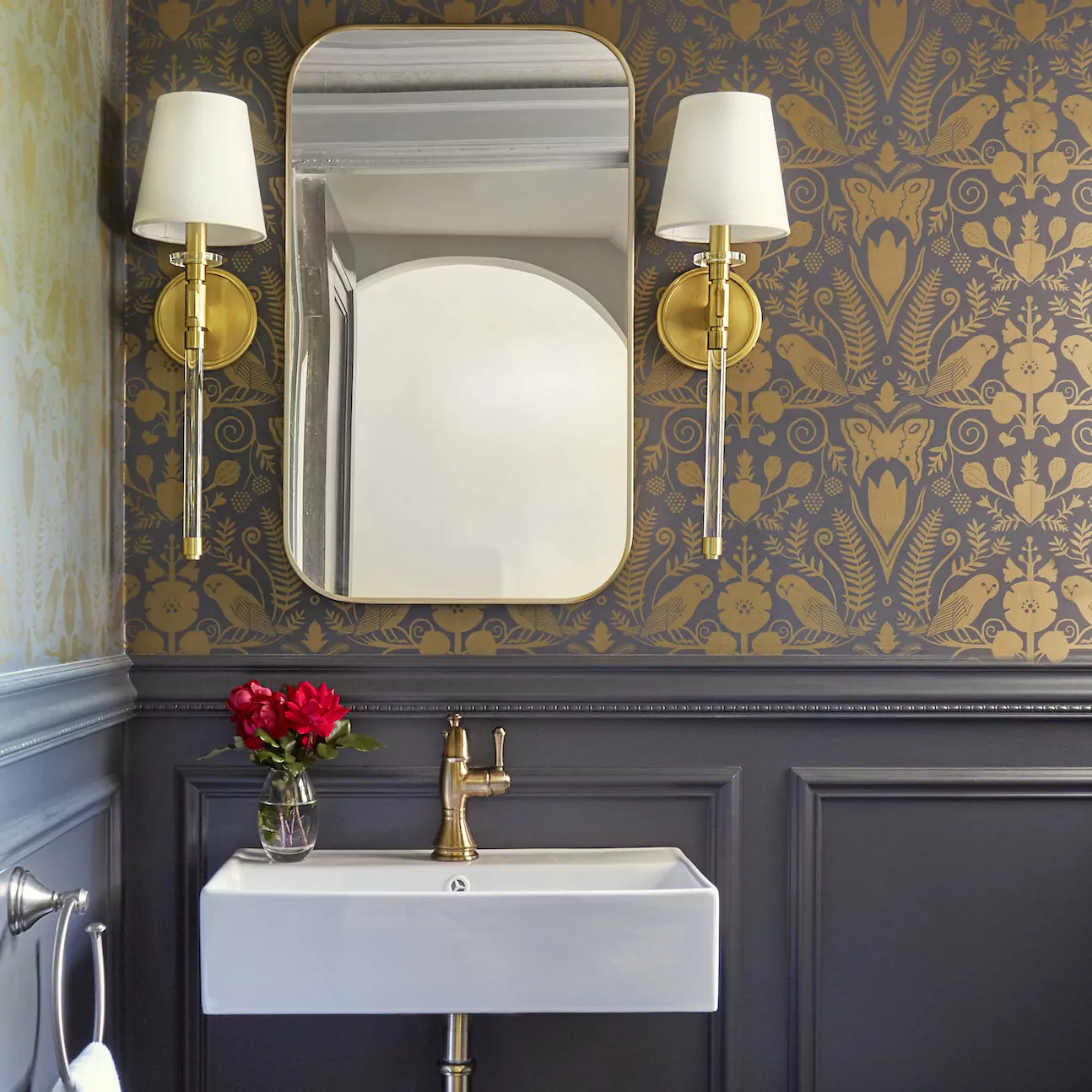 moody-gold-navy-wallpaper-bathroom-design