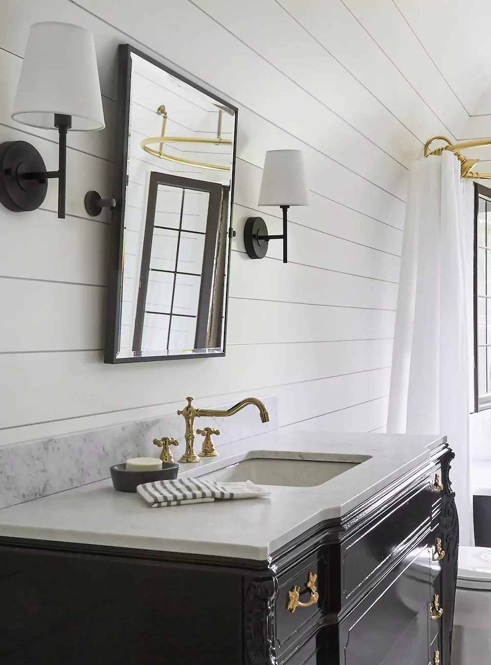 tks-design-studio-bathroom-vanity-design-black-gold